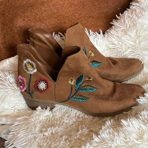 Embroidered Brown Ankle Boots